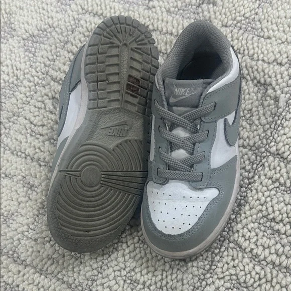 Nike Kids Sneakers in Gray and White - Picture 3 of 3